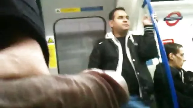 شانه های فیلم سکسی خارجی بدون فیلتر فلای خزدار و بوته های او را اسباب بازی می کند